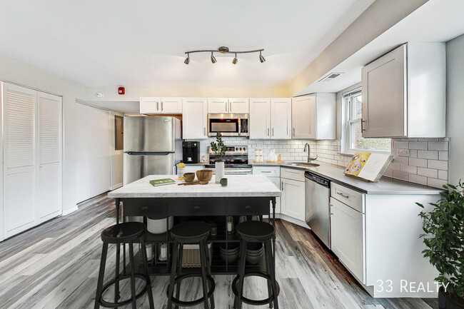 Building Photo - 551 N Ridge-105