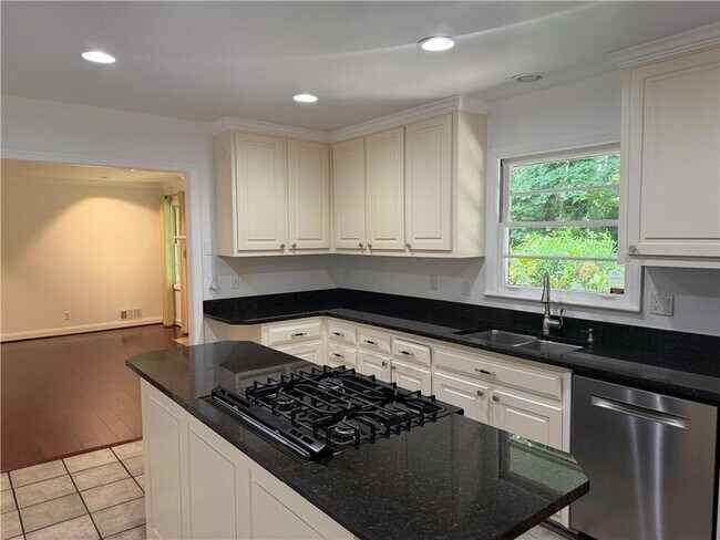 Building Photo - 6651 Castleton Dr NW