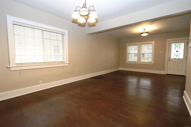 Building Photo - Updated 3 bedroom South Bend, IN Home