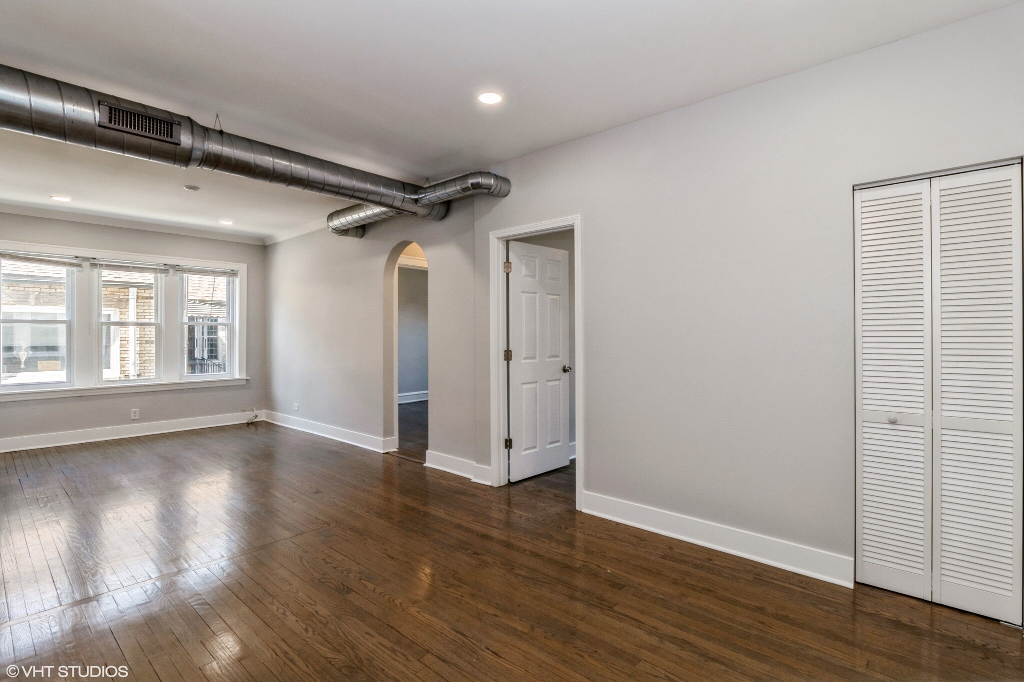 Building Photo - 4738 N Lowell Ave