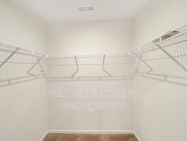 Building Photo - 219 Maple Frg Trl