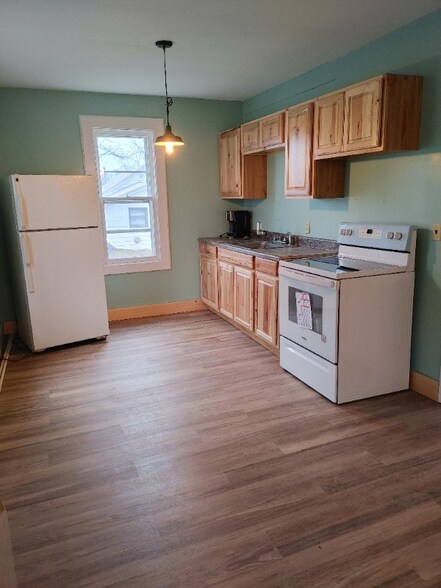 Building Photo - 8 Freehold Mills Dr