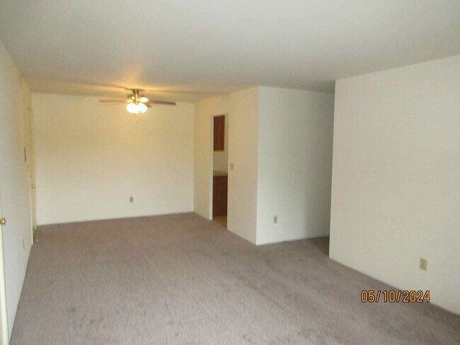 Building Photo - Upper 2 bedroom plus den in Germantown