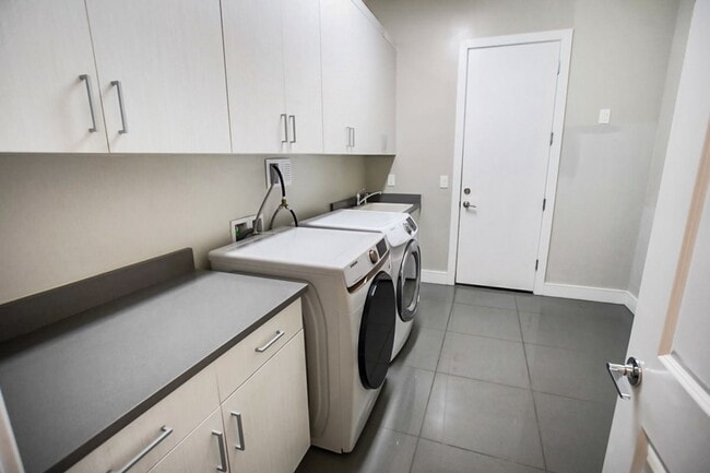Building Photo - Single Story Pool Home In Reverence Guard Gated Community