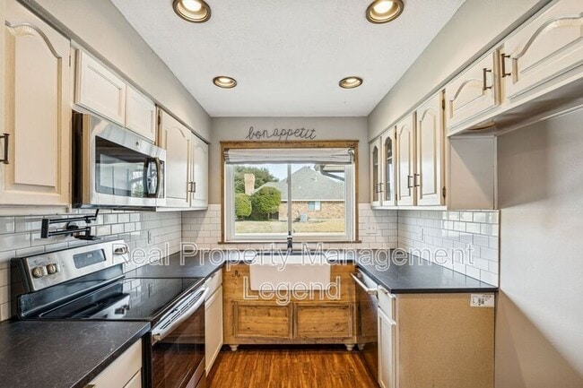 Building Photo - 3740 Racquet Ct