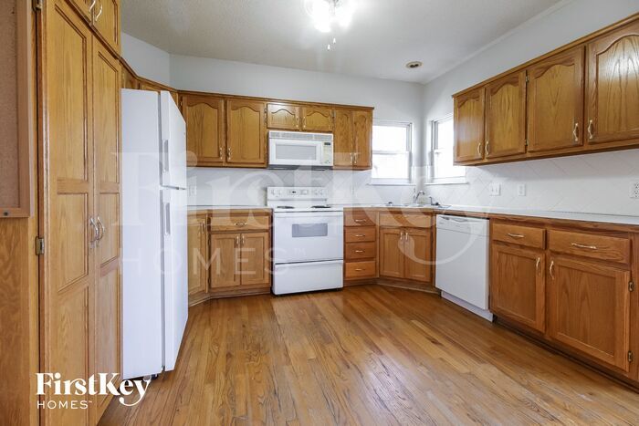 Building Photo - 11031 N McKinley Ave