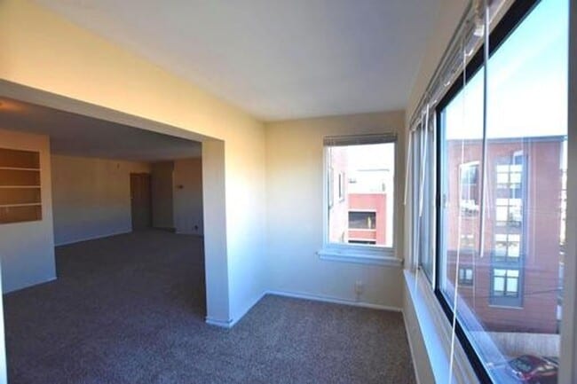 Building Photo - SUNNY & SPACIOUS 2 BR CONDO IS AVAILABLE IN COLLEGE PARK WALKING DISTANCE TO UMD