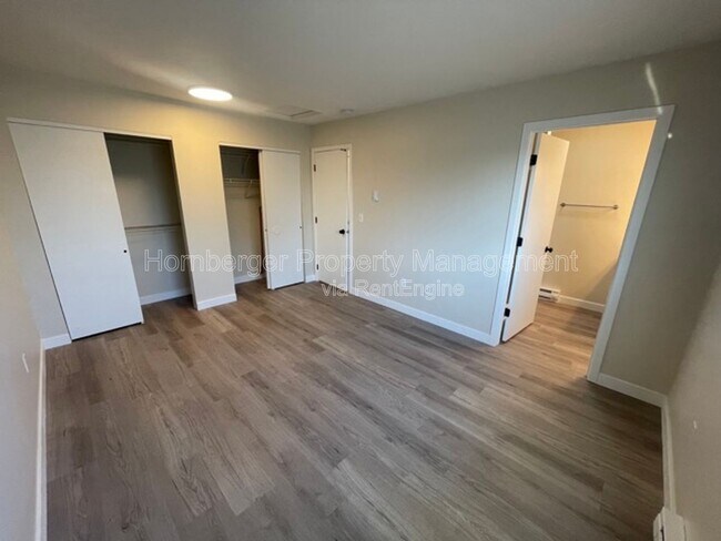 Building Photo - 1924 N Crestline St