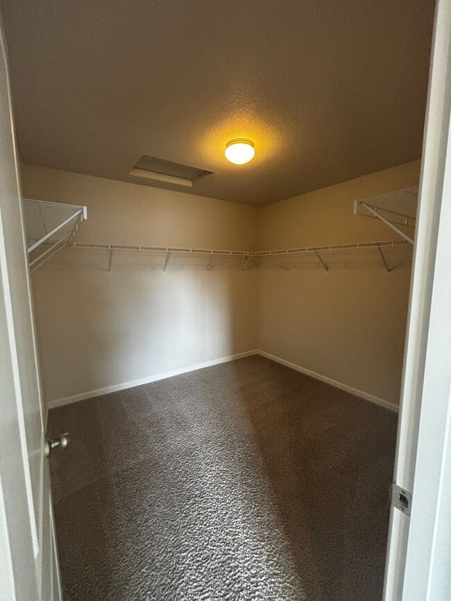 Building Photo - Newer SE 3 Bdrm House, All Appliances incl W/D, Air Cond, Community Pool, Double Garage