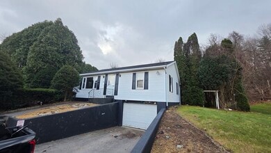 Building Photo - 13 E Brookfield Rd