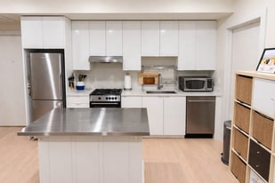 Building Photo - 121 Portland St