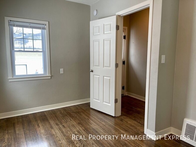 Building Photo - Cozy 2 Bedroom 1 Bathroom Home