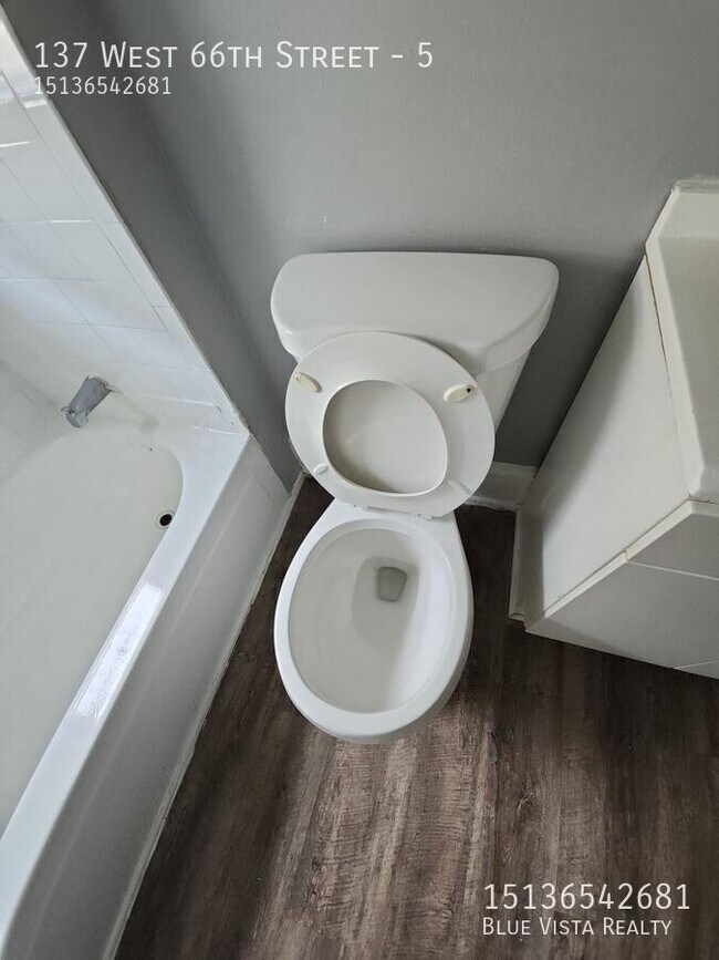 Building Photo - 137 W 66th St