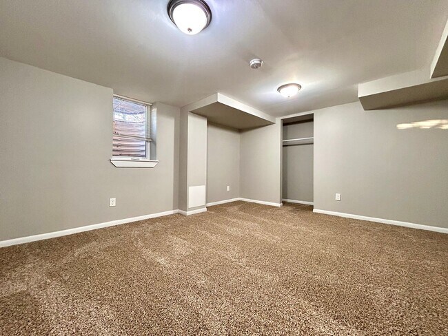 Building Photo - Ivanrest 3689-3695