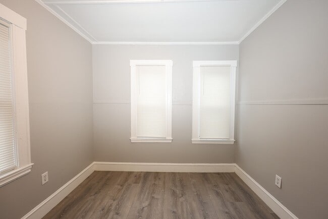 Building Photo - 23 Des Moines Rd