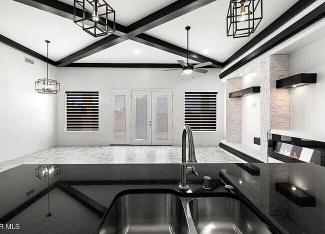 Building Photo - 13256 Coldham St