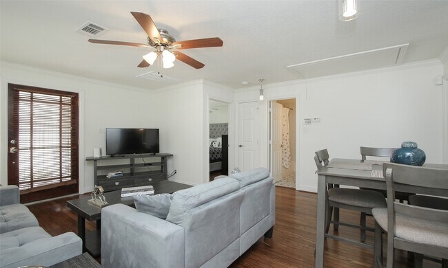 Building Photo - 4331 Marina St