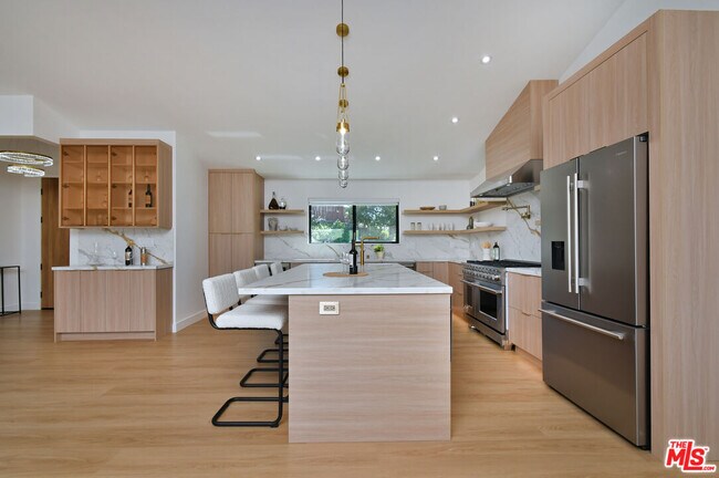 Building Photo - 26065 Farmfield Rd