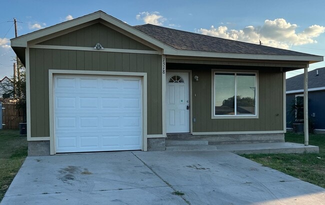 Primary Photo - 3bed 2bath 1car garage