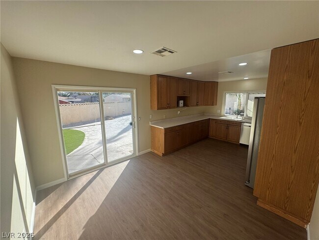 Building Photo - 4171 Victoria St