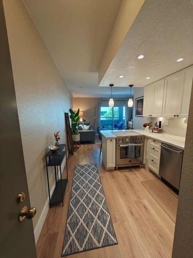 Building Photo - Furnished 1-Bedroom Garden Oasis at Bay Crest Condominiums | Rincon Hill
