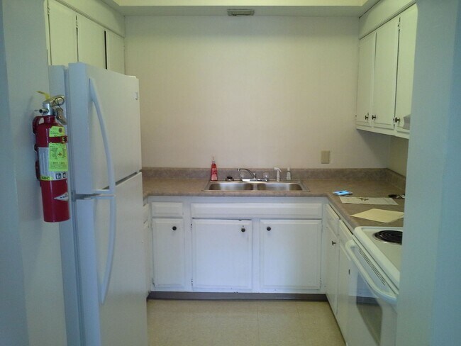 Building Photo - 132 N Vesper St