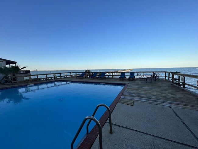 Building Photo - 4302 Ocean Dr