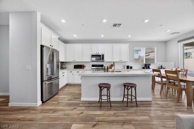 Building Photo - 10662 Carnes Ave