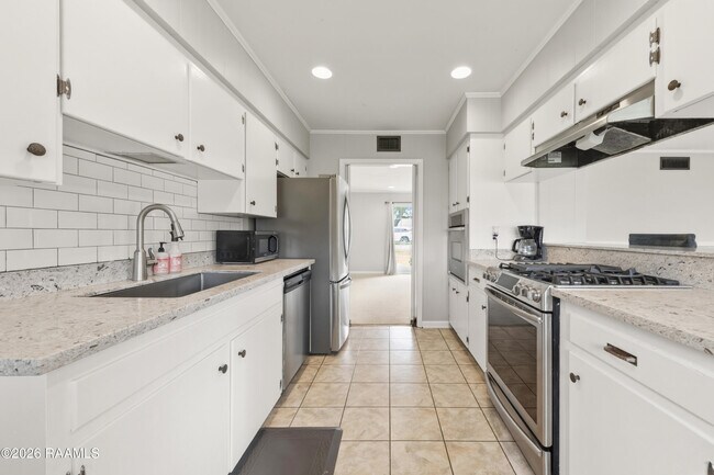 Building Photo - 308 Brentwood Blvd