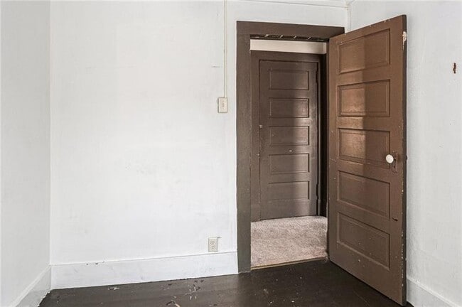 Building Photo - 4727 5th Ave