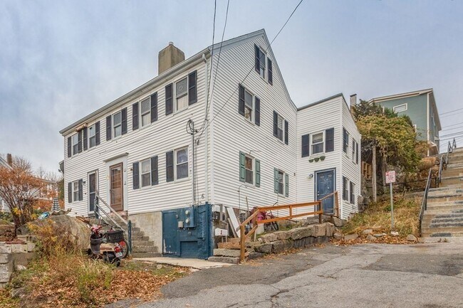 Building Photo - 6 Herrick Ct