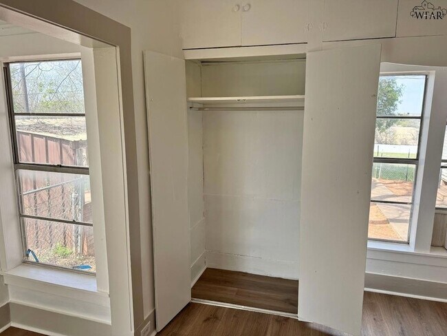 Building Photo - 1810 7th St