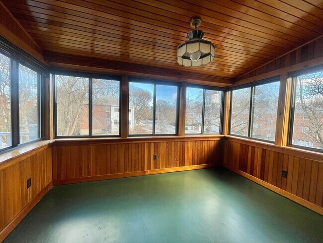 Building Photo - 77 Louise Rd