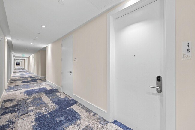 Building Photo - 220 Lake Shore Dr