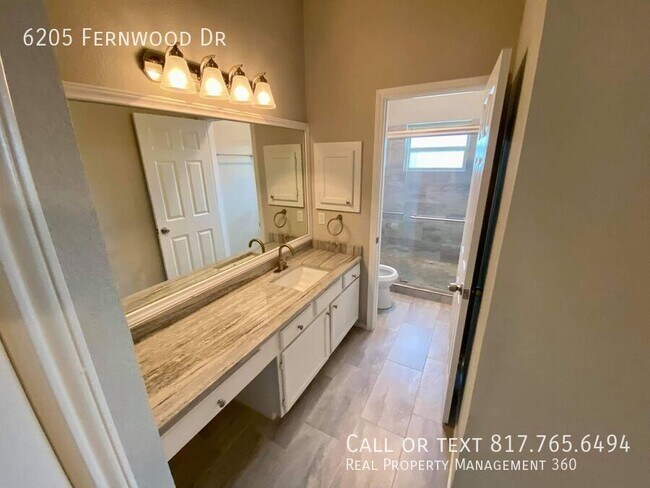 Building Photo - 6205 Fernwood Dr