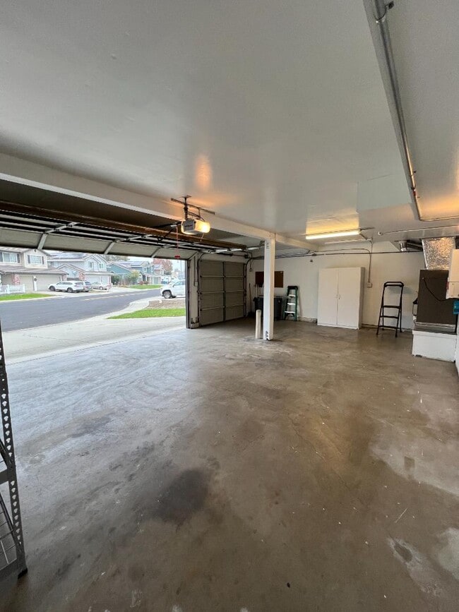 Building Photo - 827 Notre Dame Dr