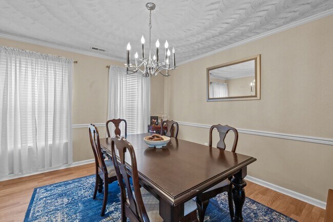 Building Photo - Spacious 4-Bed, 3-Bath Home in Virginia Beach!