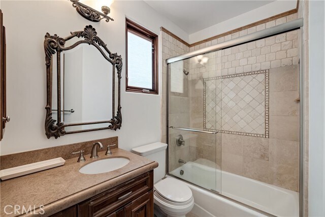 Building Photo - 718 N Poinsettia Ave