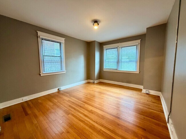 Building Photo - 5612 Beacon St