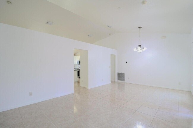 Building Photo - 3631 SW Kasin St