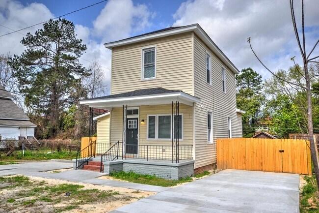 Building Photo - 213 Carolina St