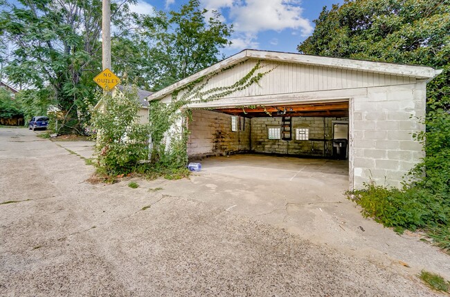 Building Photo - Four Bedroom Home in Covington!