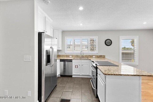 Building Photo - 219 7th Ave S
