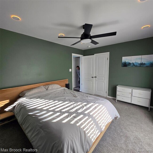 Building Photo - 805 S Winding Dr