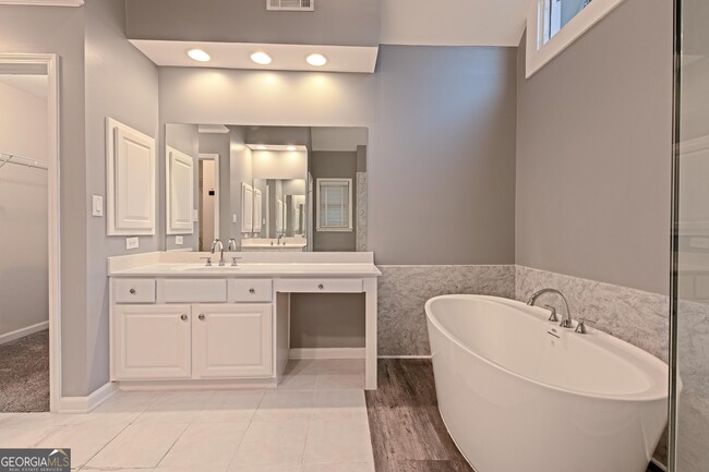 Building Photo - 100 Woodcrest Overlook