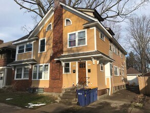 Building Photo - 709-711 Hawthorne NE
