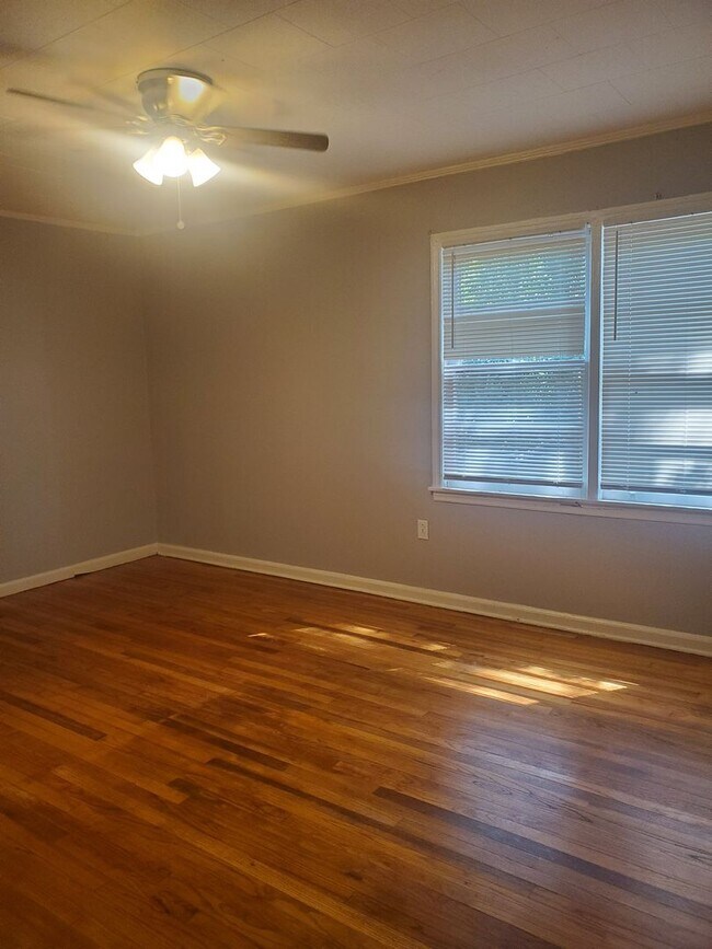Building Photo - North Franklin Duplex