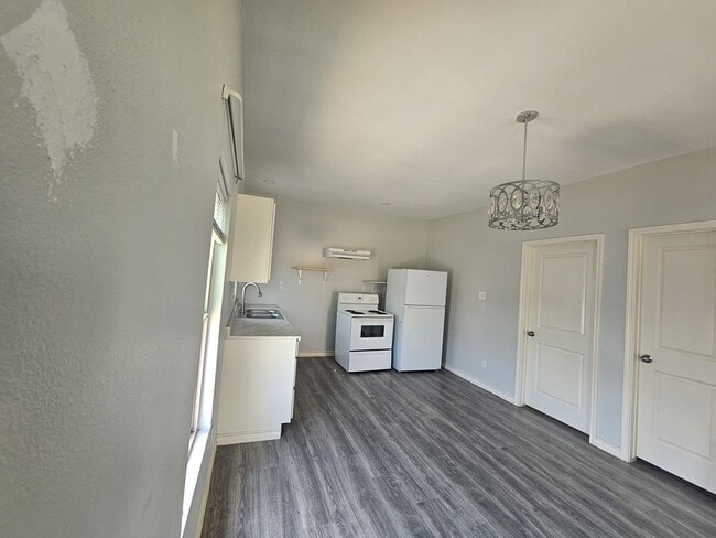 Building Photo - 1319 Santa Maria Ave