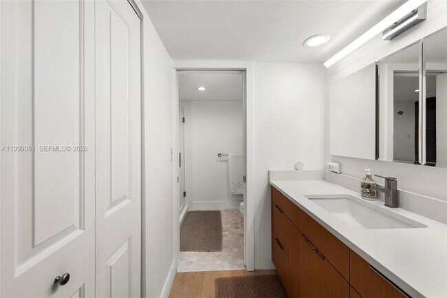 Building Photo - 1915 Brickell Ave