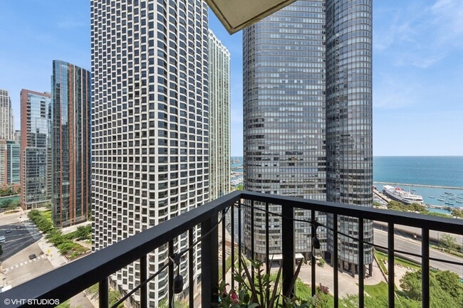 Building Photo - 400 E Randolph St